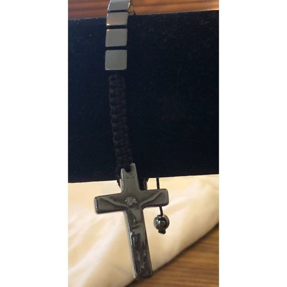 Natural stone crucifix pocket rosary bracelet - Picture 5 of 7